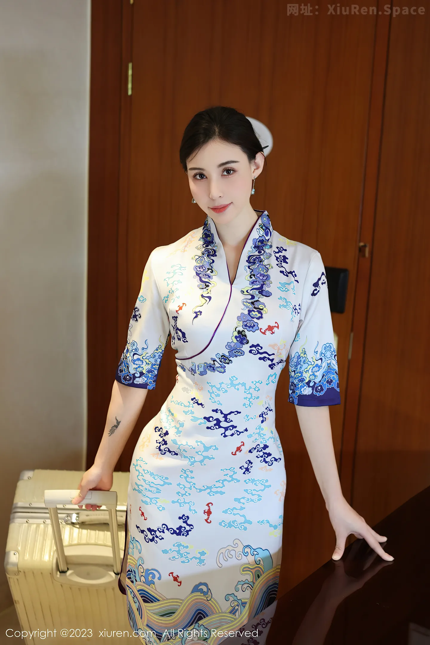 图片[2]-[XiuRen秀人网]VOL.7479 模特曼柔性感制服露淡粉色内衣配超薄肉丝秀曼妙身姿诱惑写真102P-秀人网官方网站